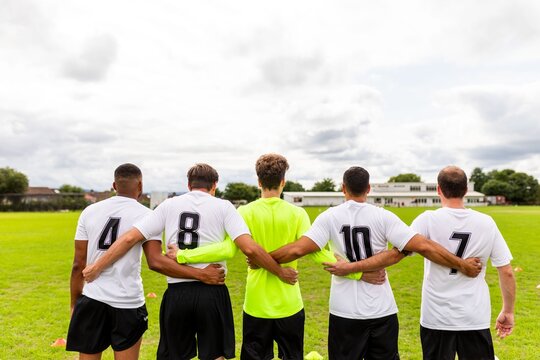 basketball uniforms australia and custom volleyball uniforms：Hong Kong Sports Teams Discover Global Apparel Trends
