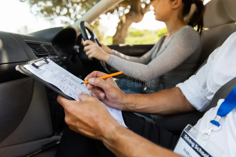 Automatic Driving School UK and Newcastle Manual Driving Lessons：A Complete Guide for Hong Kong Learners